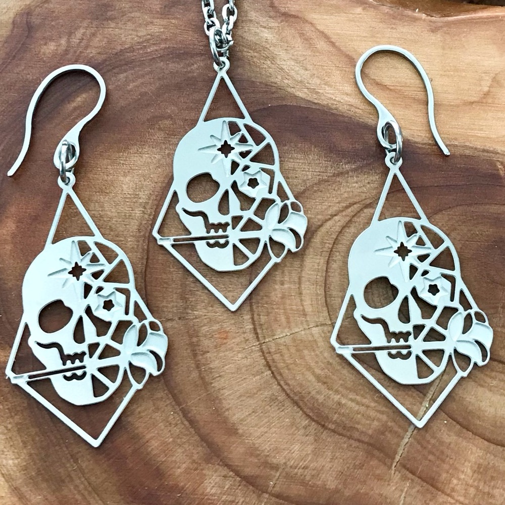 ๐ Skull with Rose Laser Etched Necklace and Earrings Set Stainless Steel - Picture 2 of 6